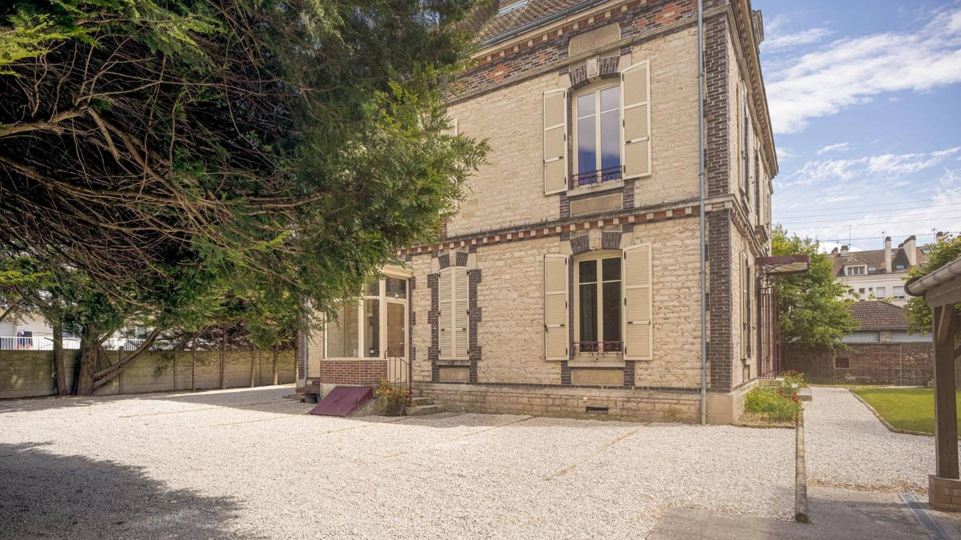 Bonappart 4 - Charme Napoleonien & Confort Troyes Bagian luar foto