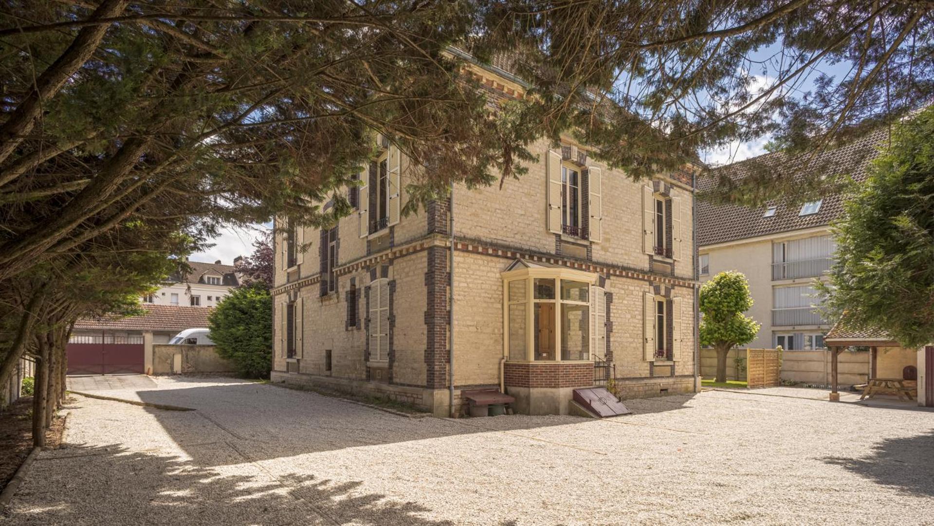 Bonappart 4 - Charme Napoleonien & Confort Troyes Bagian luar foto